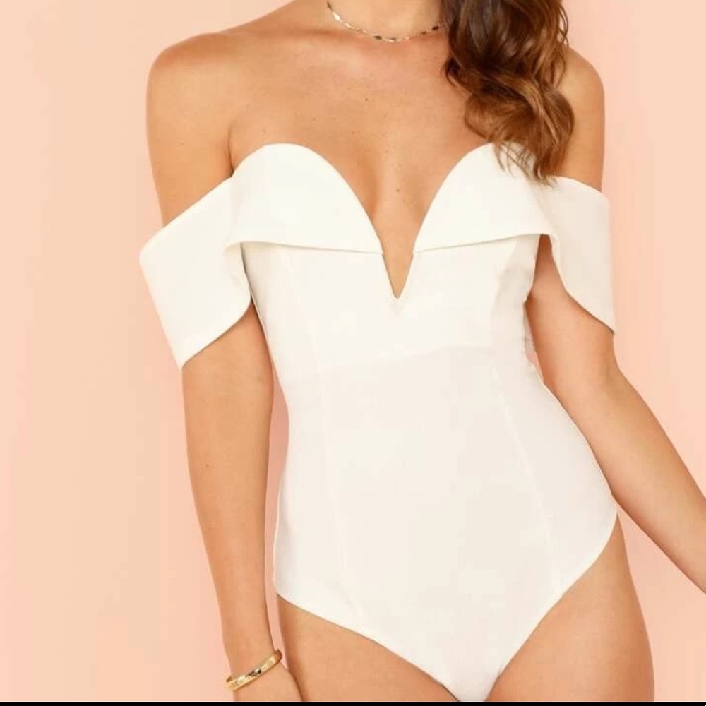 Plunging V-cut Off-shoulder bodysuit